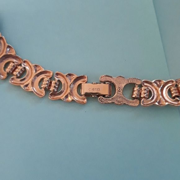 Beautiful fashion gold chain to accessorize that holiday outfit! - Picture 3 of 3